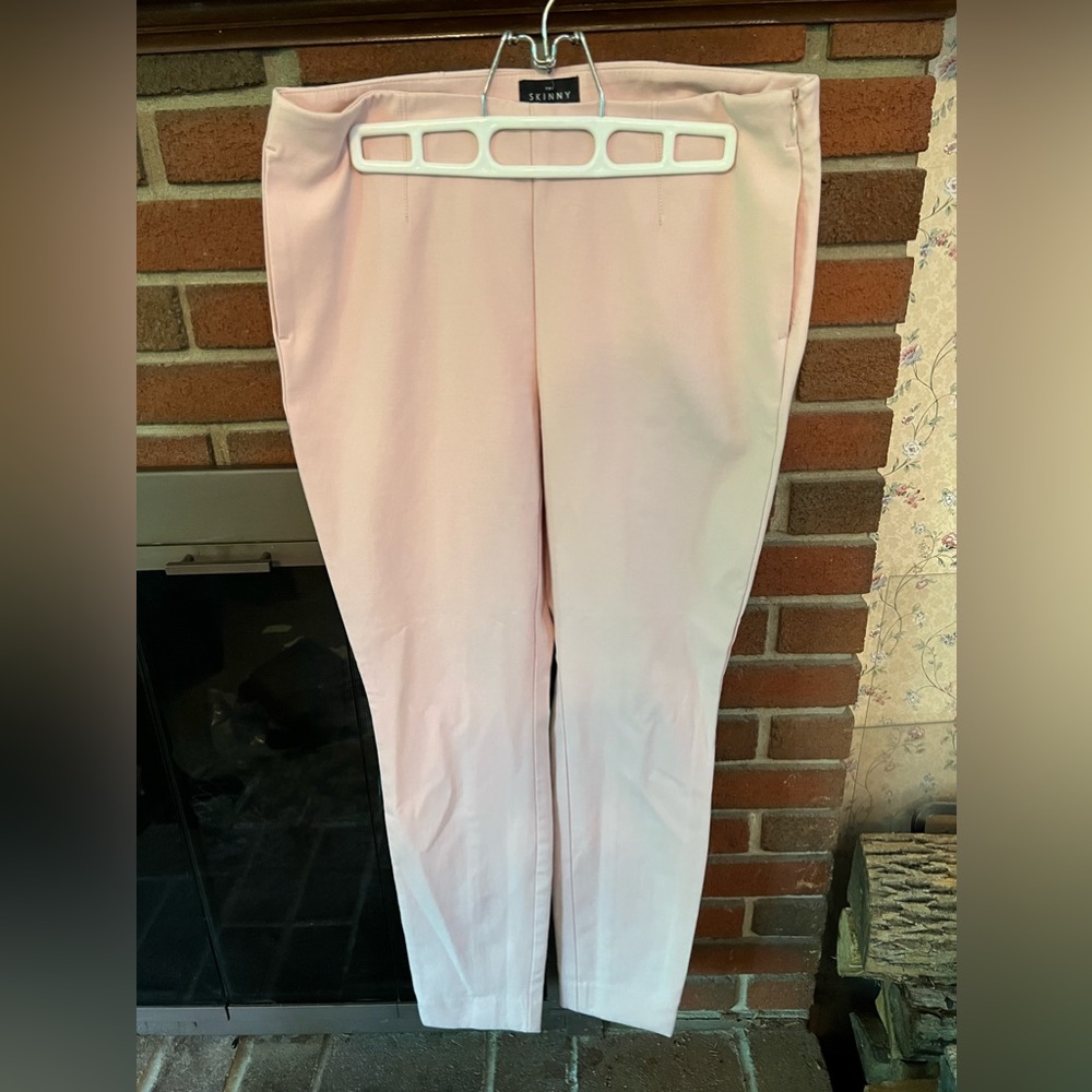 🩰EUC Size 6 Light Pink White House Black Market Trousers